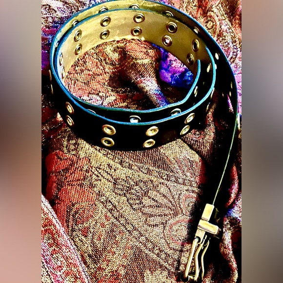 Reversible Silver and Black Leather Belt, with Turning Buckle 🩶🖤 - Picture 2 of 15